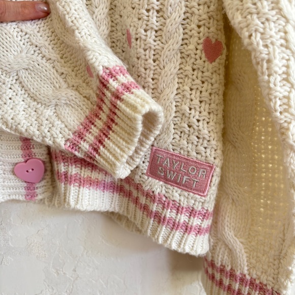 **NEW** TAYLOR SWIFT LOVER CARDIGAN - Picture 7 of 7